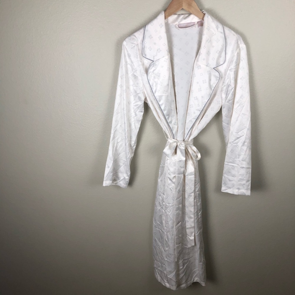 Rachel Parcell - Satin Robe - Picture 7 of 13